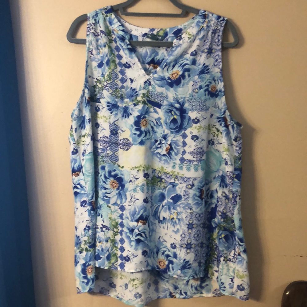 Blue flower sleeveless top
